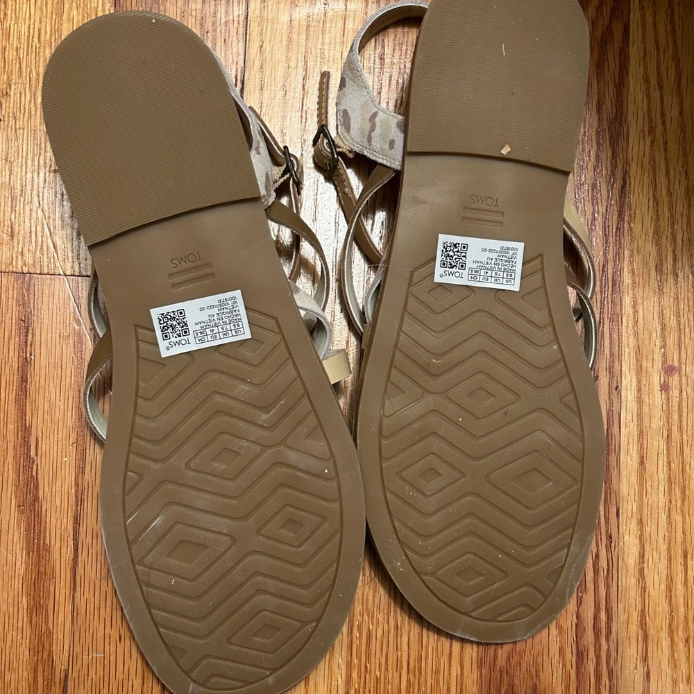 Toms Sandals - Picture 3 of 4